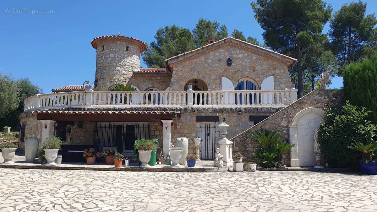 Maison à LE ROURET