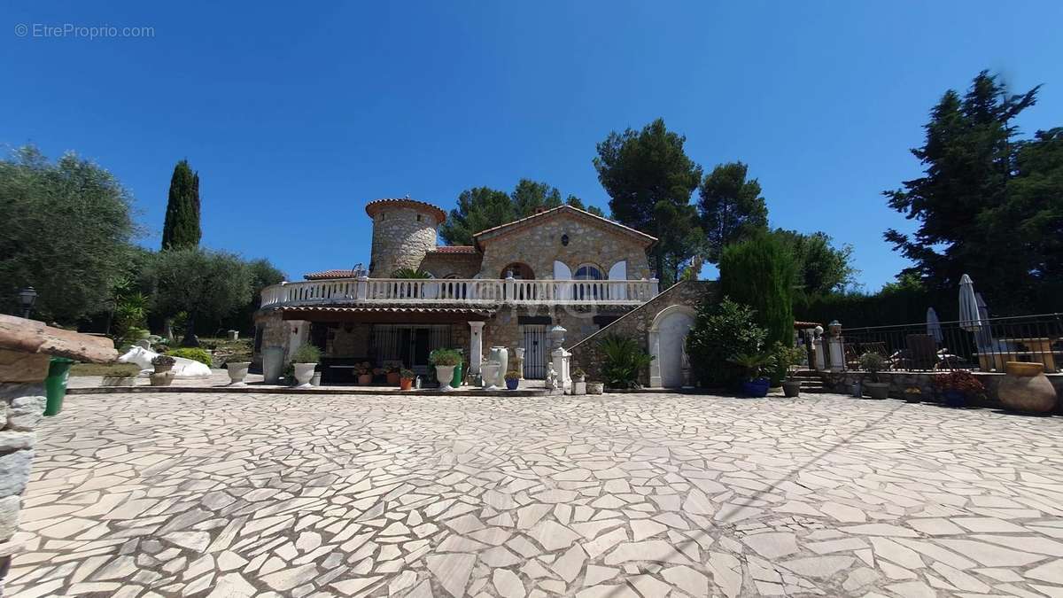 Maison à LE ROURET