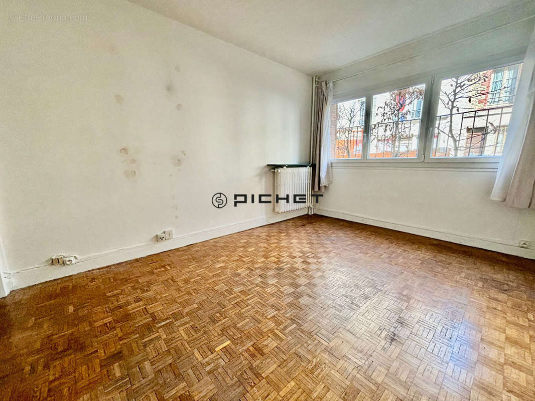 Appartement à PARIS-14E