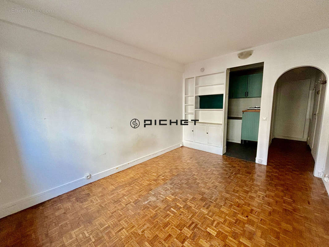 Appartement à PARIS-14E