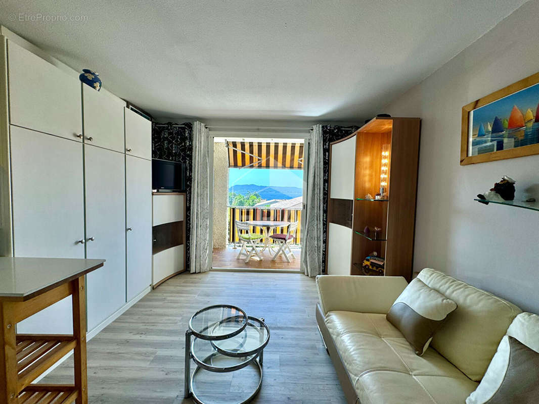 Appartement à SAINT-CYR-SUR-MER