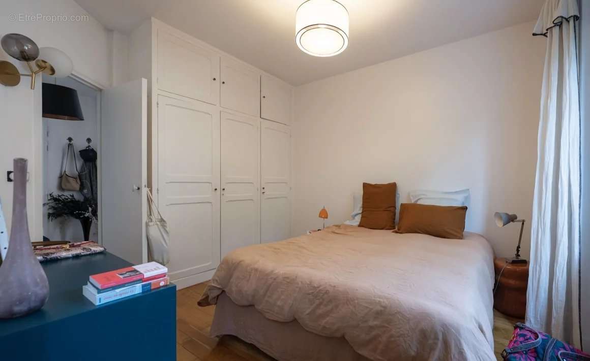 Appartement à NEUILLY-SUR-SEINE