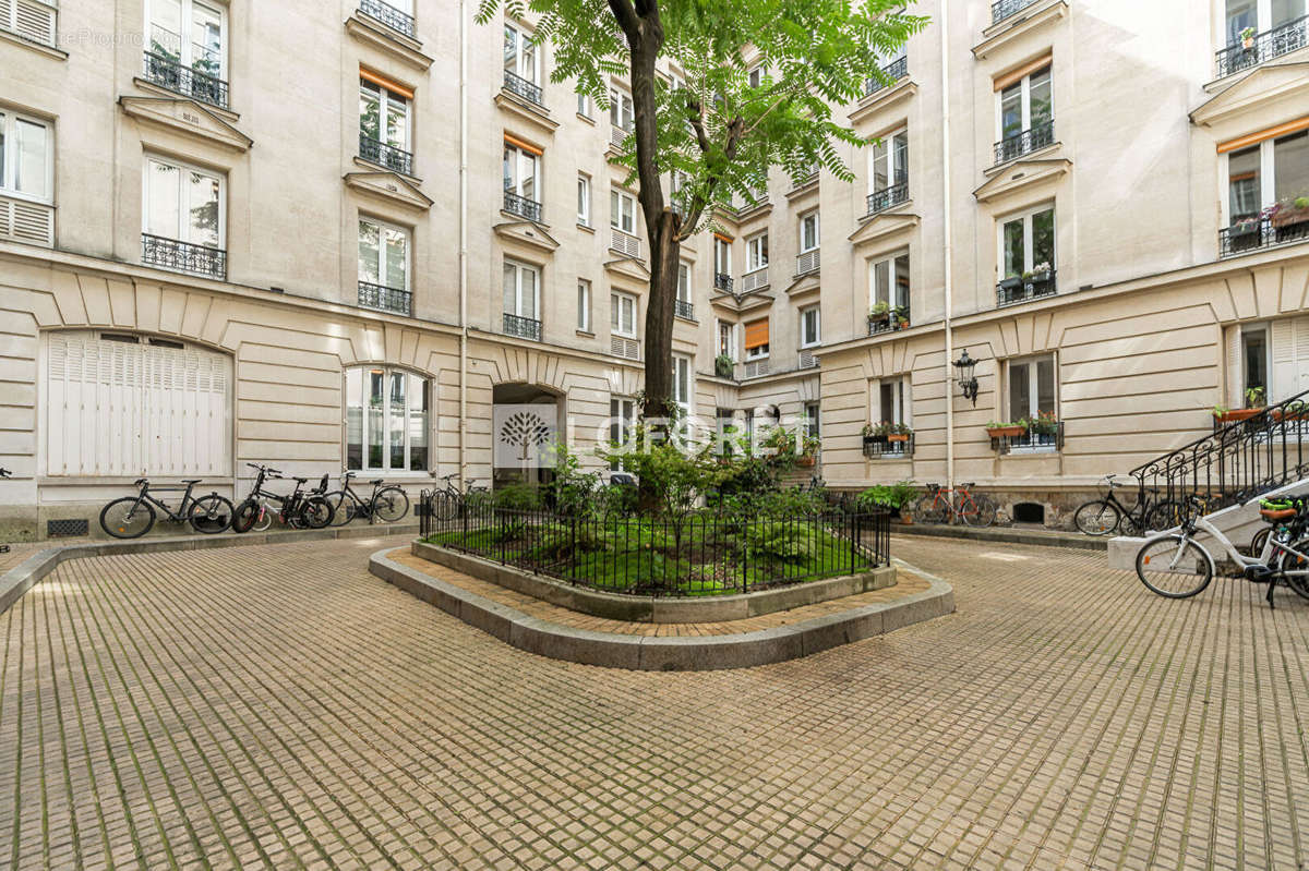 Appartement à PARIS-17E