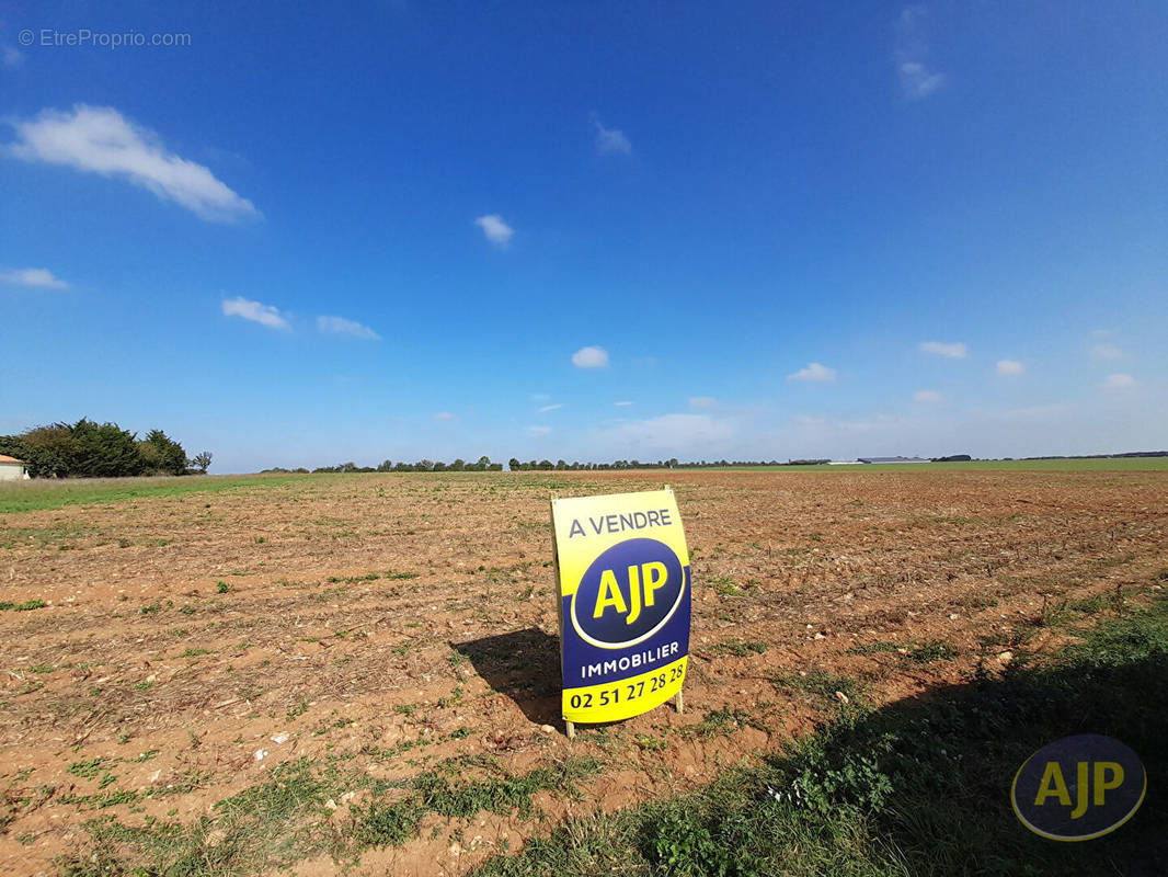 Terrain à SAINT-AUBIN-LA-PLAINE