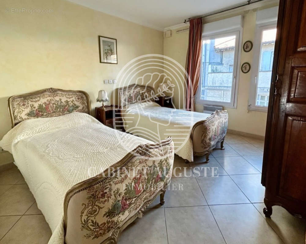 Chambre 2 - Appartement à NIMES