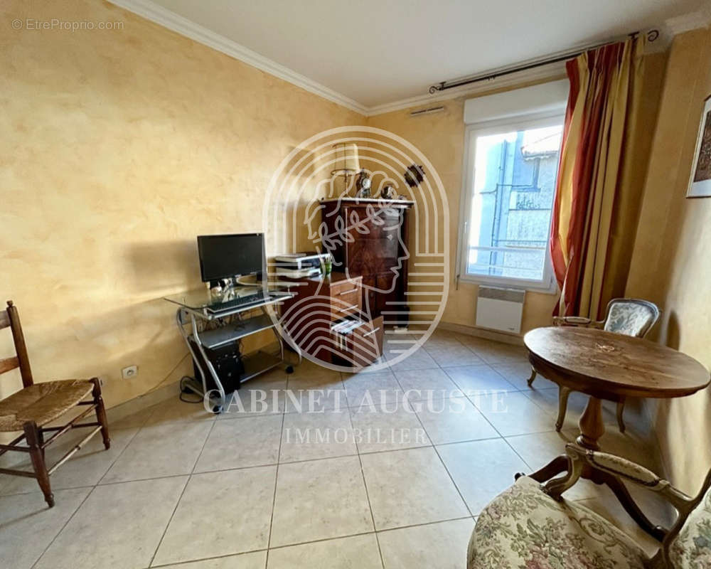 Chambre 3 - Appartement à NIMES