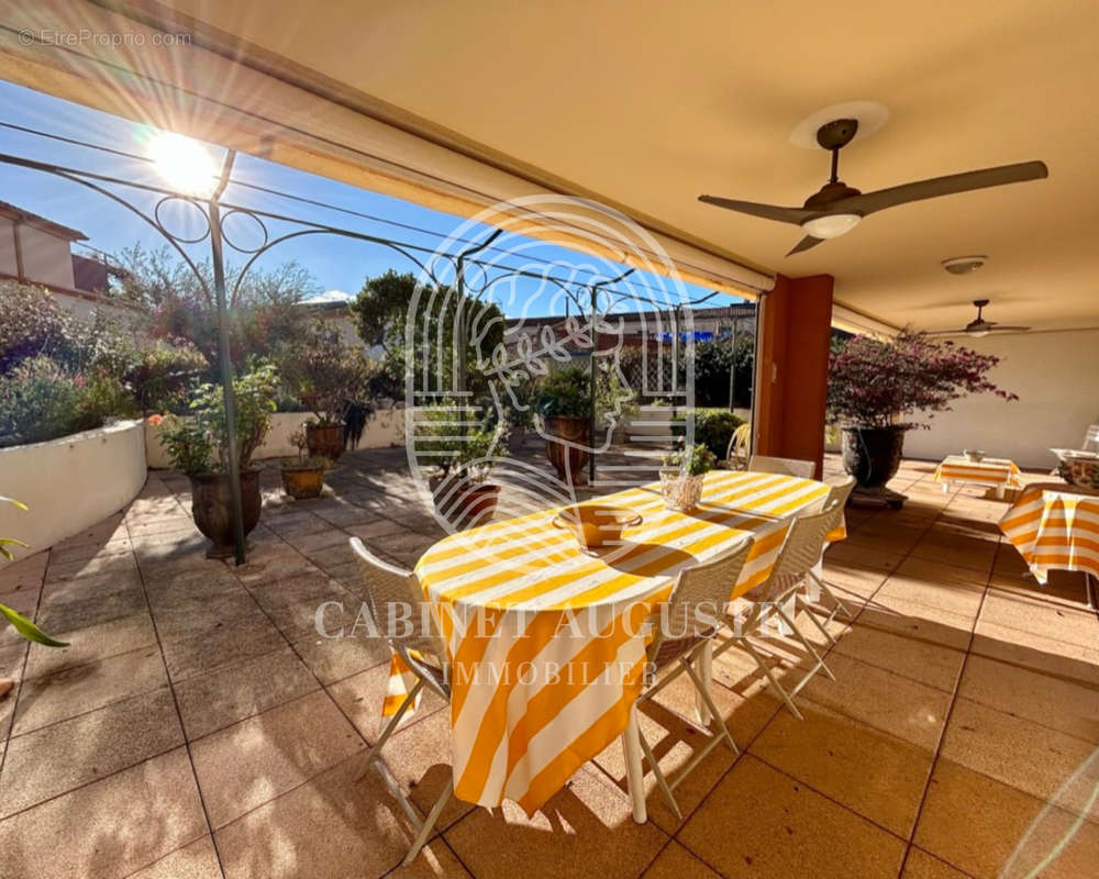 Immense terrasse - Appartement à NIMES