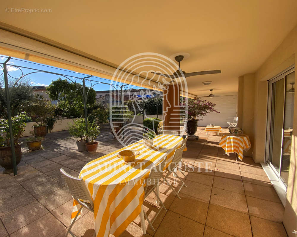 Immense terrasse - Appartement à NIMES