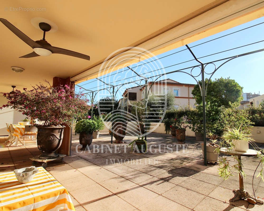 Immense terrasse - Appartement à NIMES