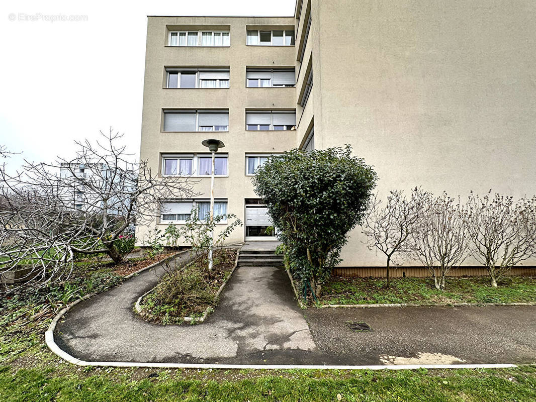 Appartement à BRON