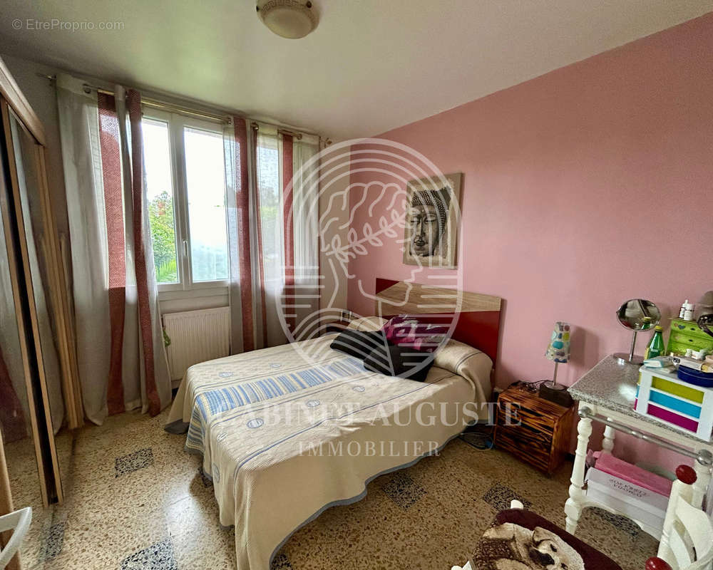 Chambre 2 - Appartement à NIMES