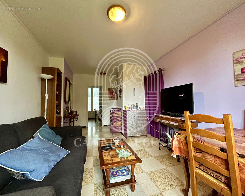 Pièce de vie - Appartement à NIMES