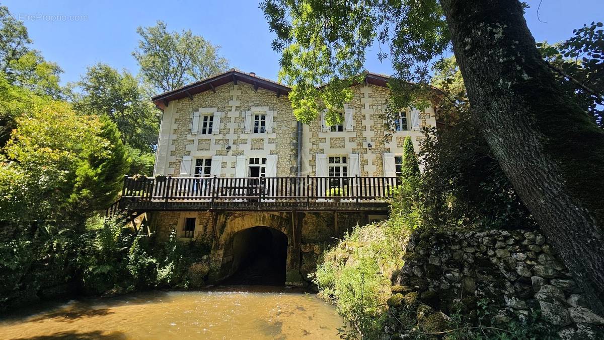 Maison à MONTGUYON