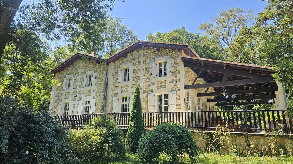 Maison à MONTGUYON