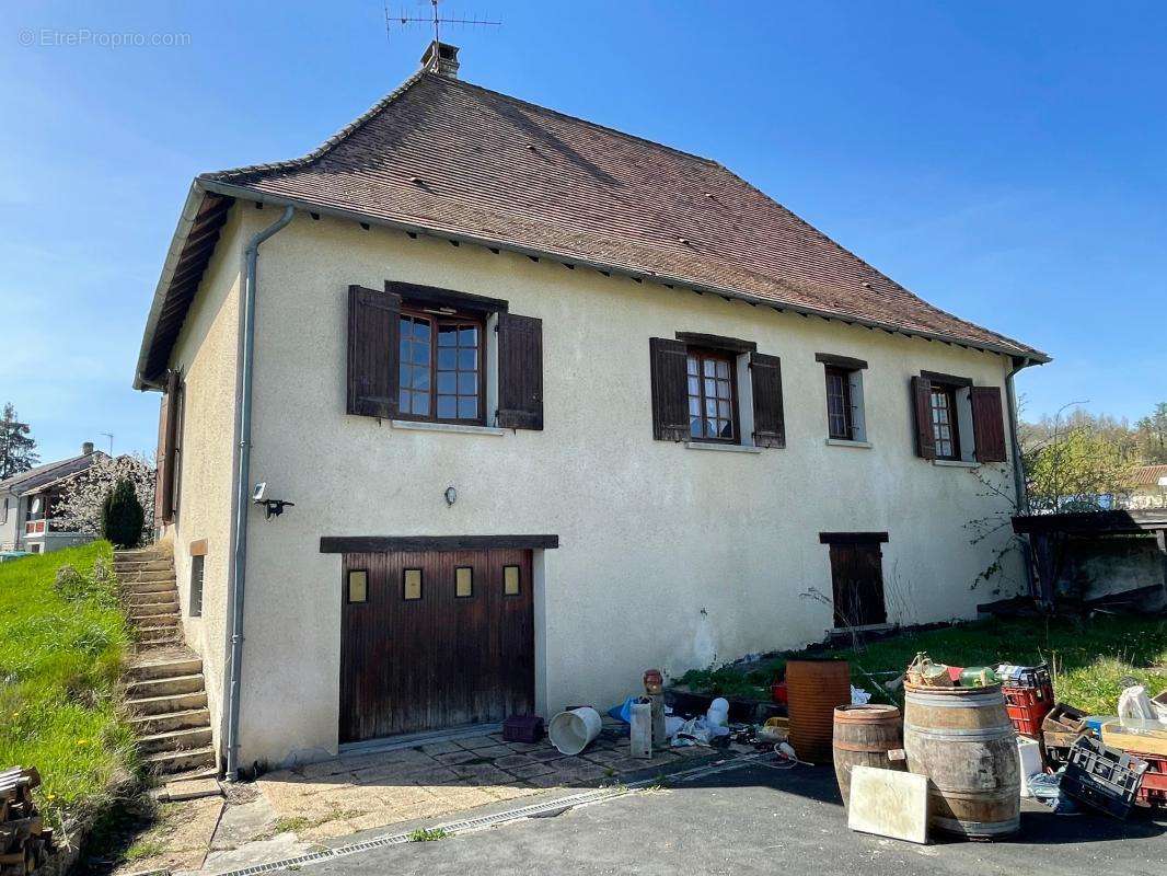 Maison à MANZAC-SUR-VERN