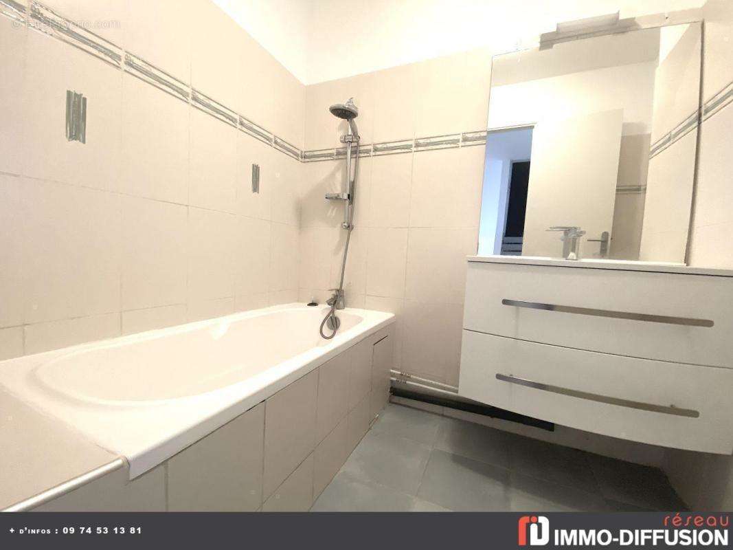 Appartement à MARSEILLE-4E