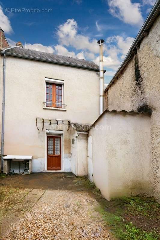 Maison à LUSSAC-LES-EGLISES