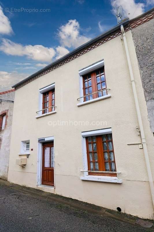 Maison à LUSSAC-LES-EGLISES