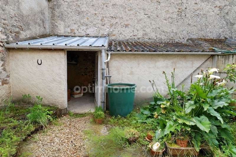 Maison à LUSSAC-LES-EGLISES