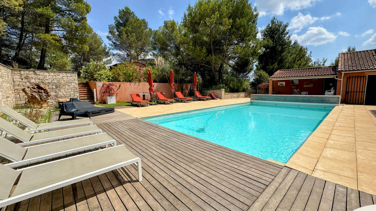 Maison à CHATEAUNEUF-LE-ROUGE