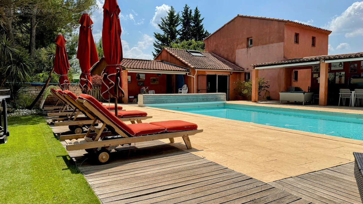 Maison à CHATEAUNEUF-LE-ROUGE