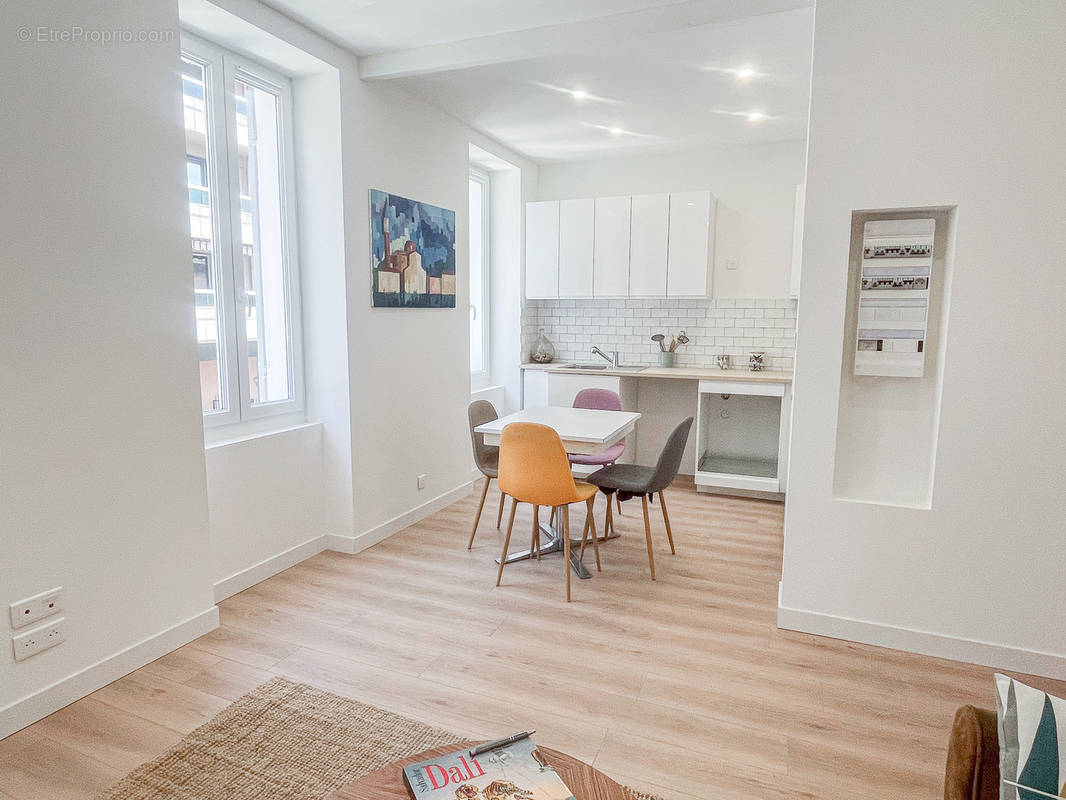 Appartement à MARSEILLE-5E