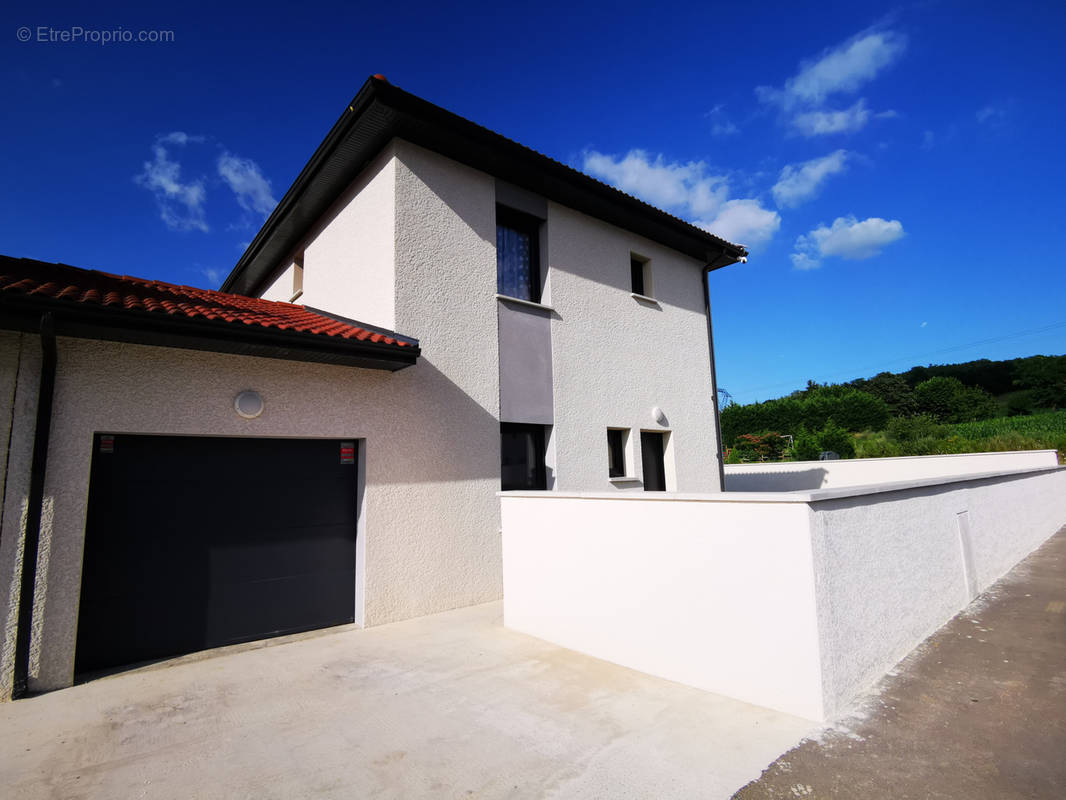 Maison à PONT-EVEQUE