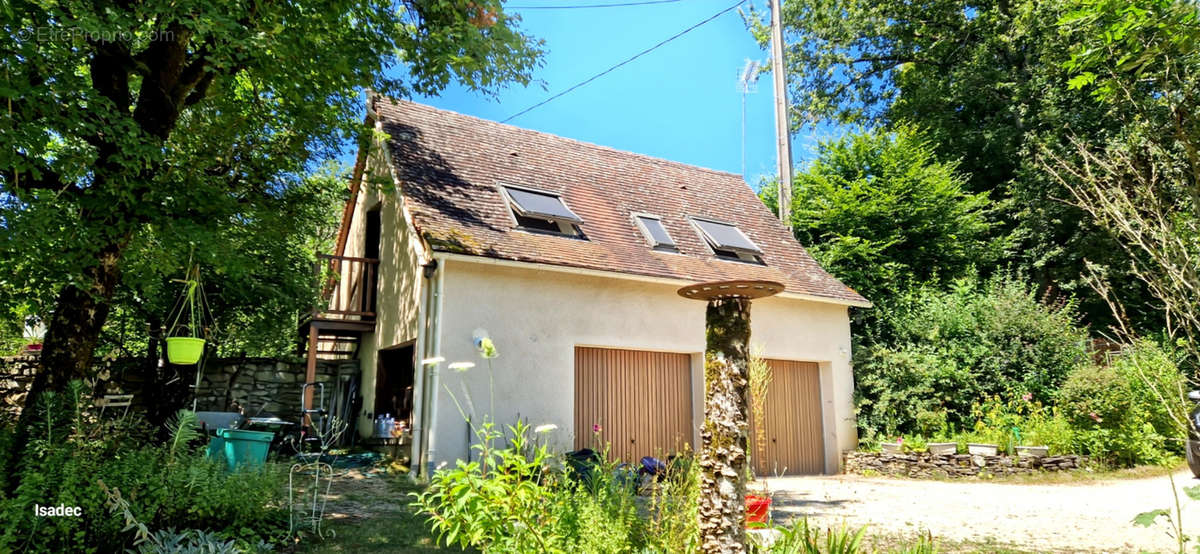 Maison à MAYRINHAC-LENTOUR