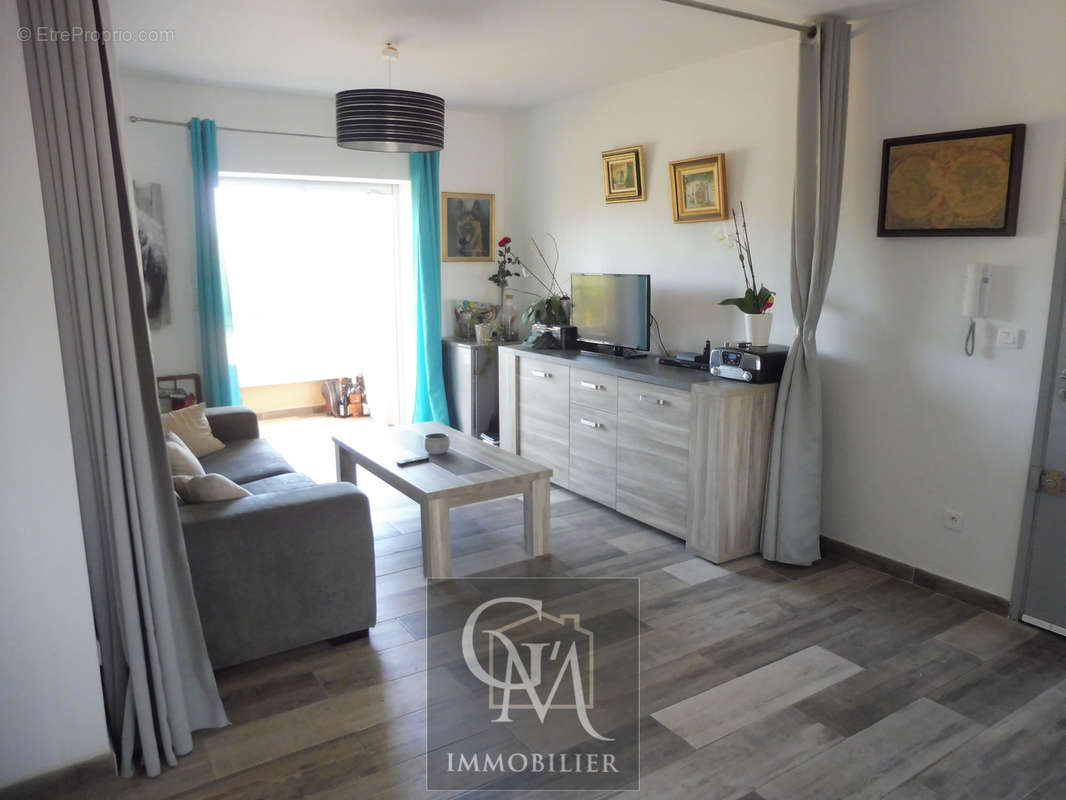 Appartement à SIX-FOURS-LES-PLAGES