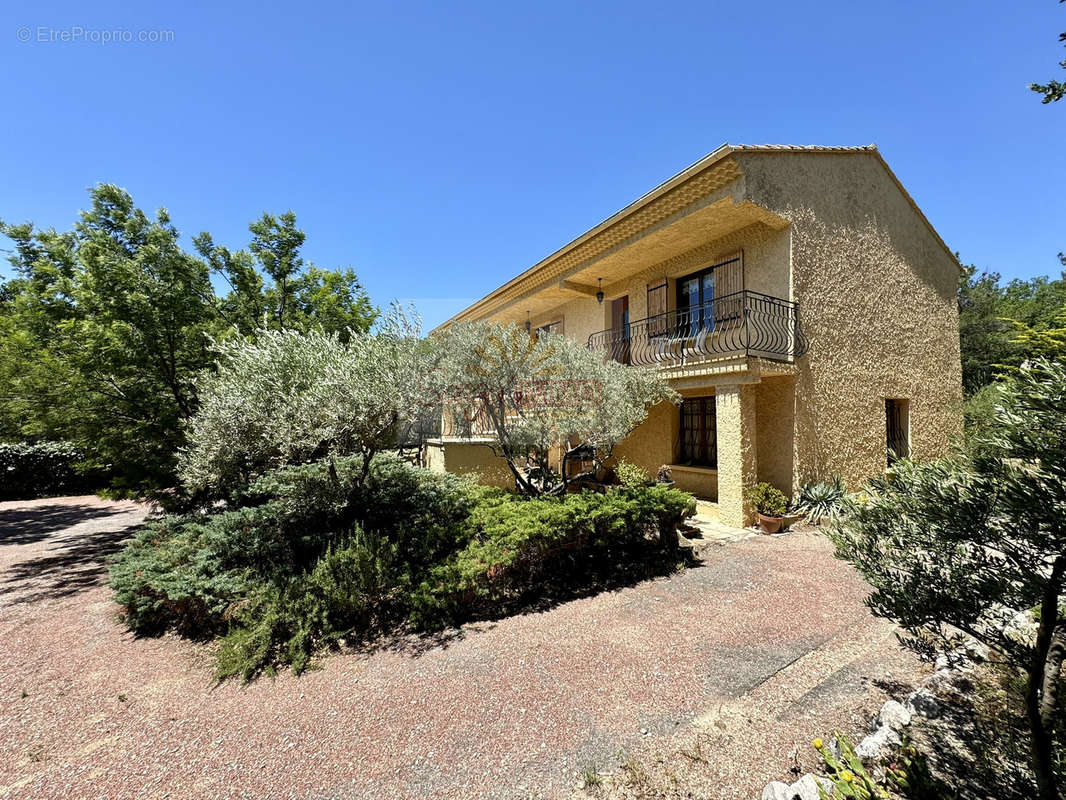 Maison à L&#039;ISLE-SUR-LA-SORGUE