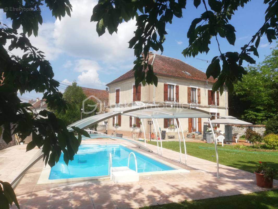 Maison à JOUY-LE-CHATEL