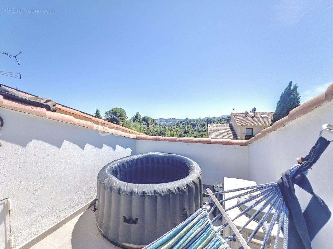 Appartement à MOUGINS