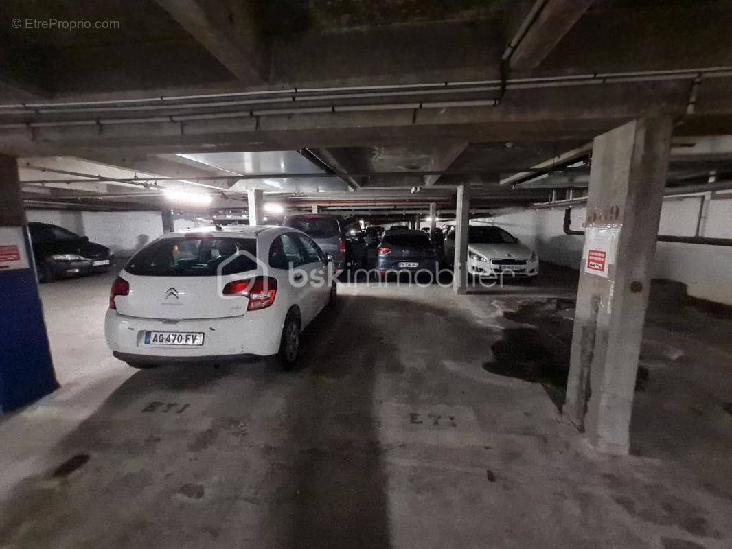 Parking à CLICHY