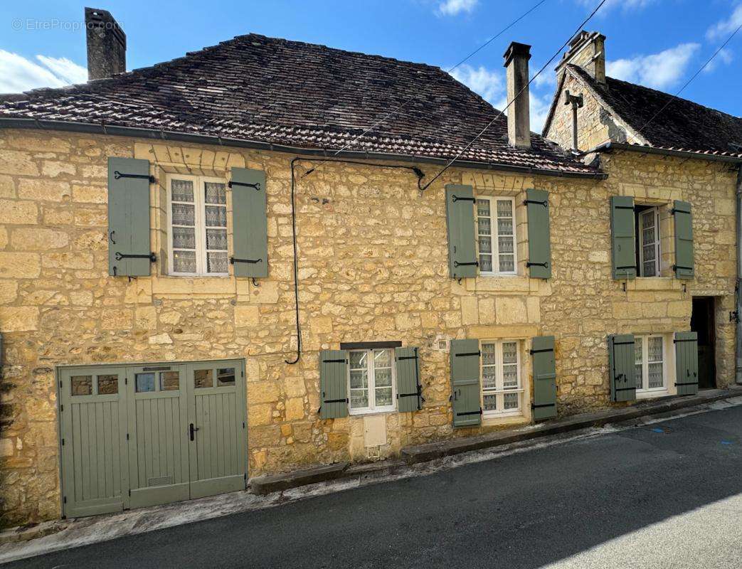 Maison à COUZE-ET-SAINT-FRONT