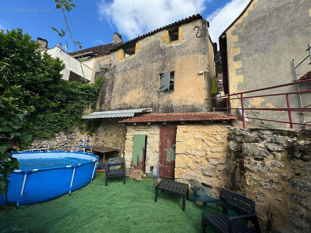 Maison à COUZE-ET-SAINT-FRONT