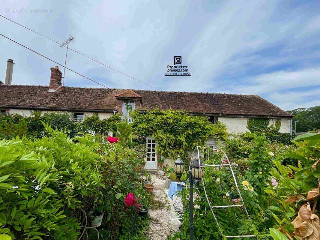 Maison à VILLENEUVE-L&#039;ARCHEVEQUE