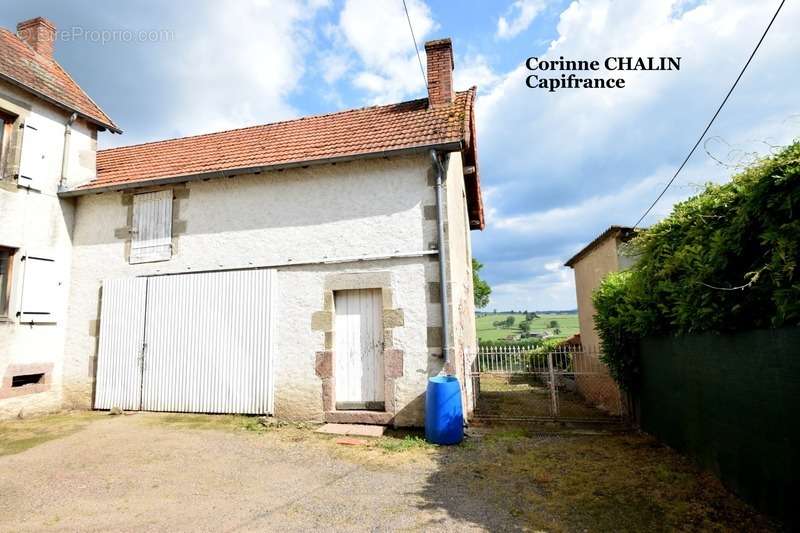 Maison à MONTCOMBROUX-LES-MINES