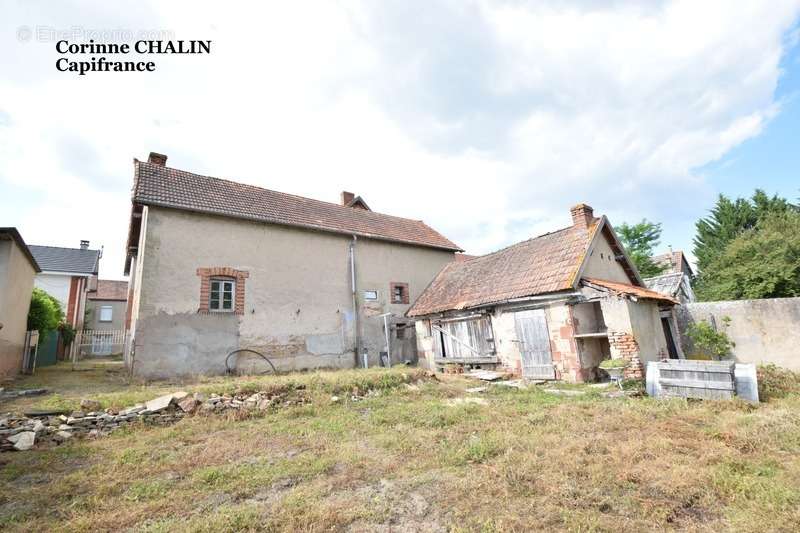 Maison à MONTCOMBROUX-LES-MINES