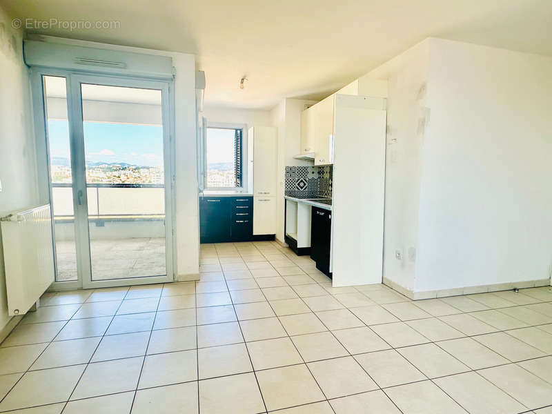 Appartement à MARSEILLE-3E