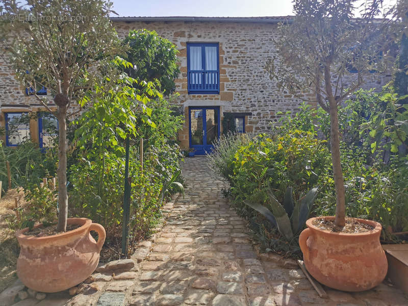 Maison à SAINT-GERMAIN-SUR-L&#039;ARBRESLE