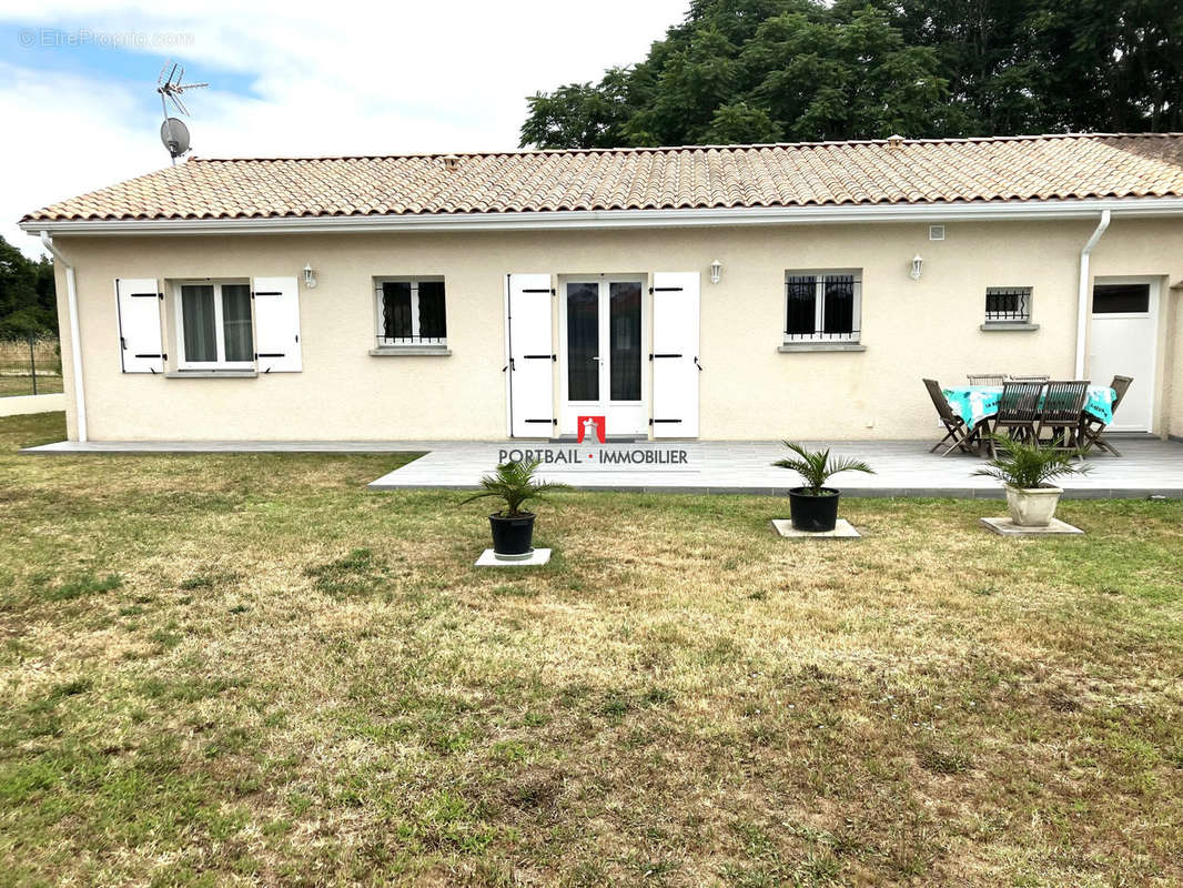 Maison à LAPOUYADE