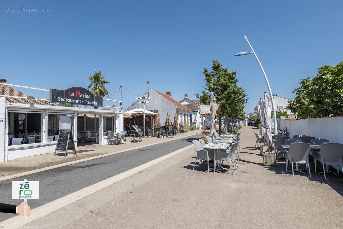 Commerce à L&#039;AIGUILLON-SUR-MER