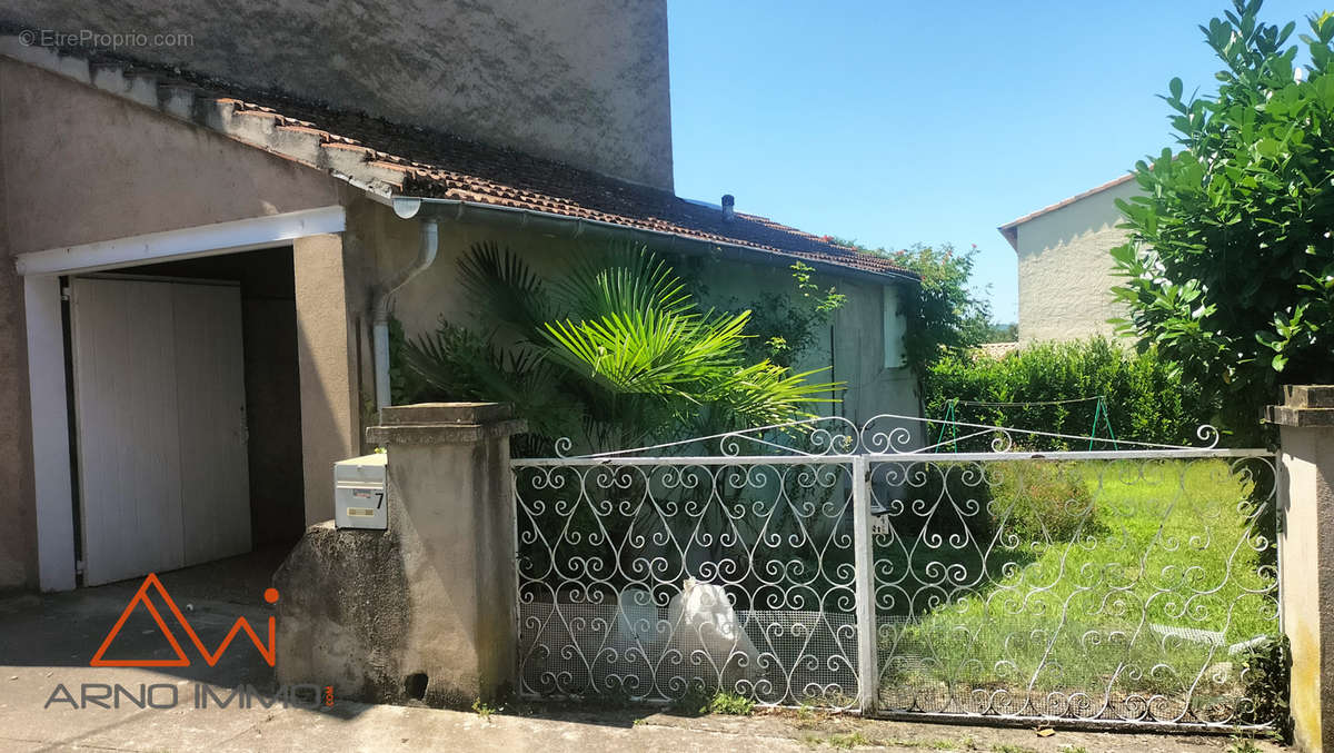 Maison à SAINT-JUERY