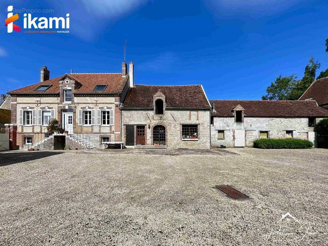 Maison à COURGENAY