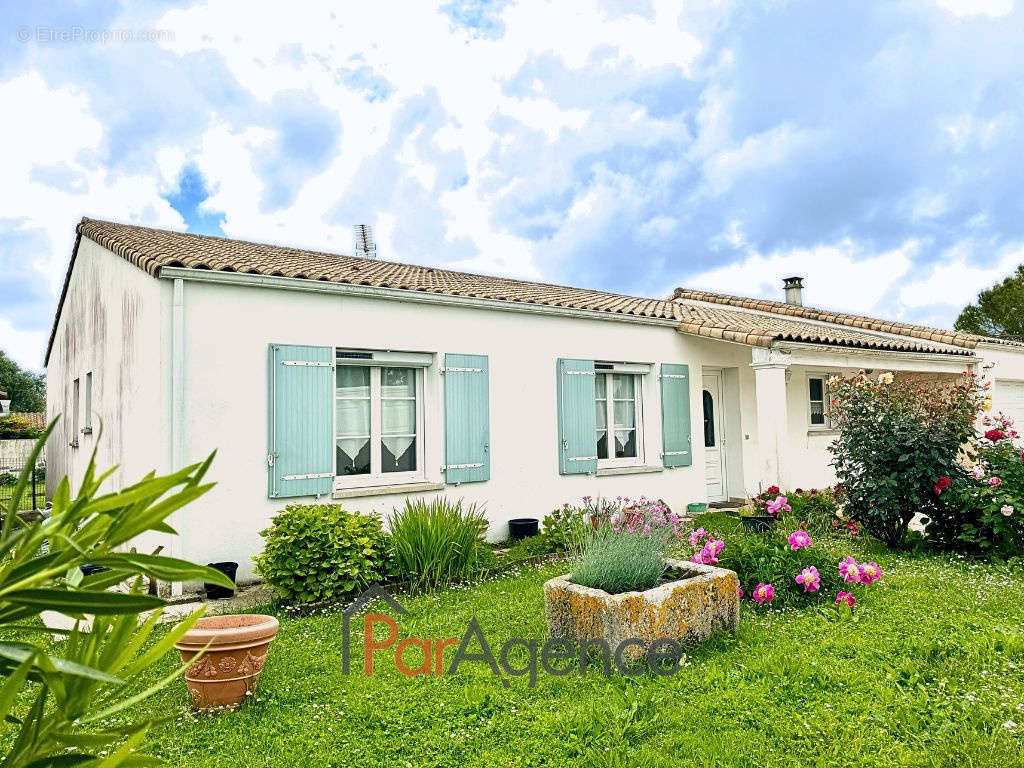 Maison à MORNAC-SUR-SEUDRE