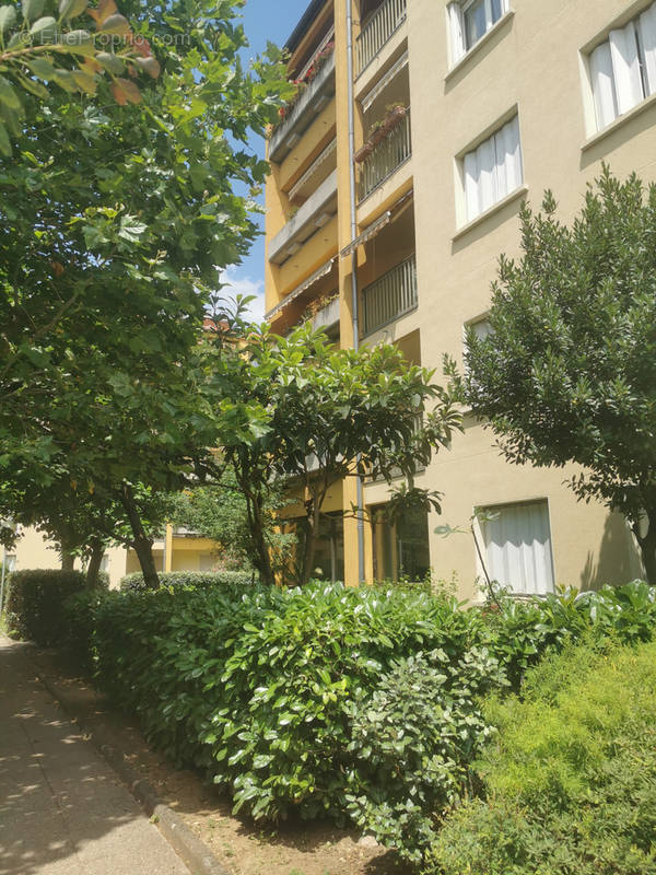 Appartement à LYON-8E