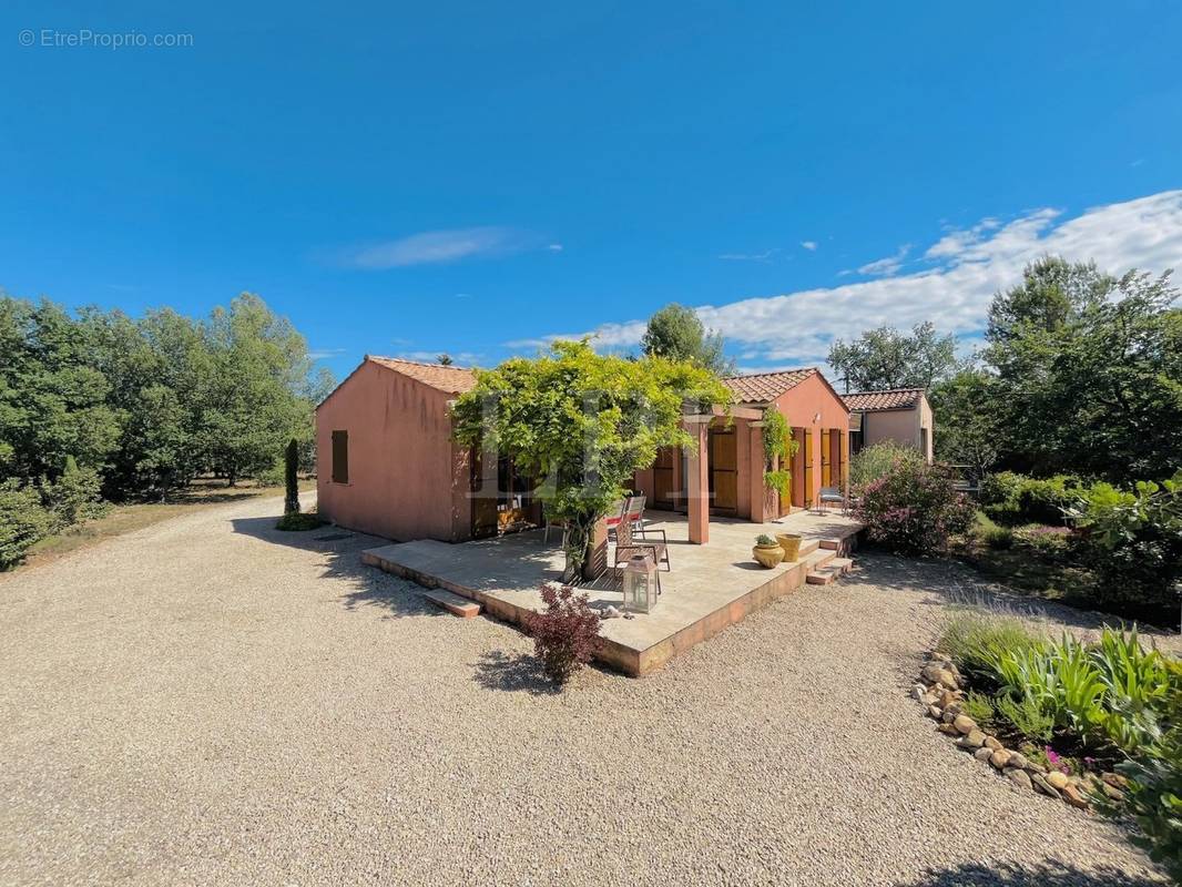 Maison à SAINT-SATURNIN-LES-APT