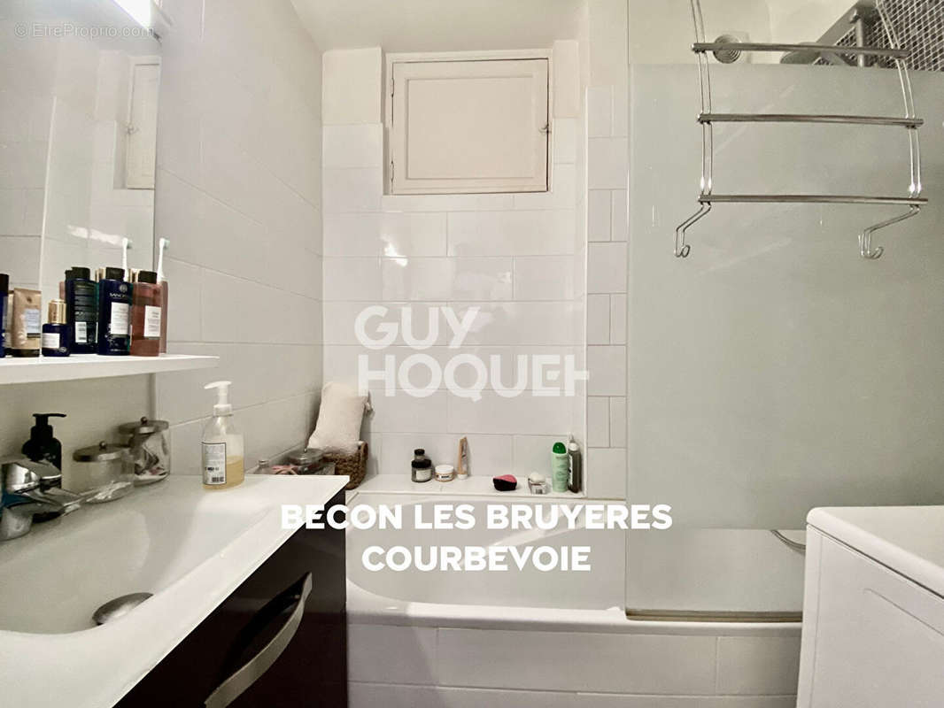 Appartement à COURBEVOIE