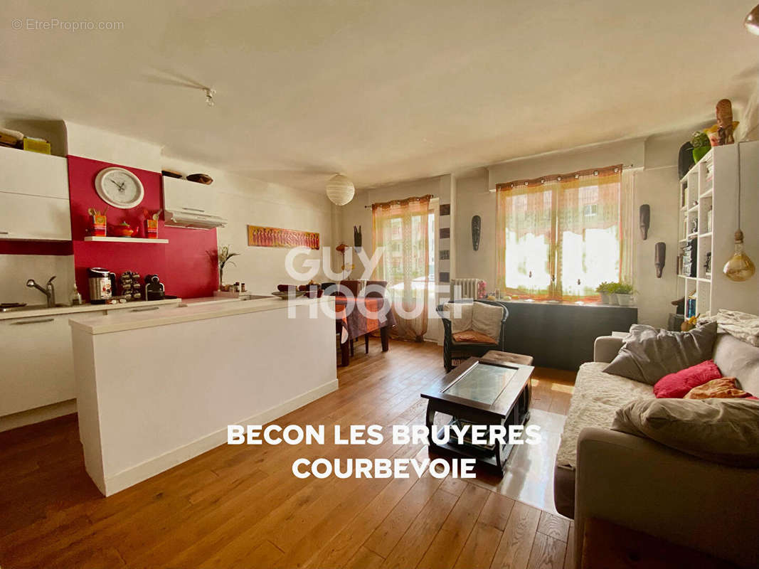 Appartement à COURBEVOIE