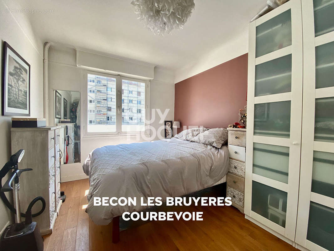 Appartement à COURBEVOIE